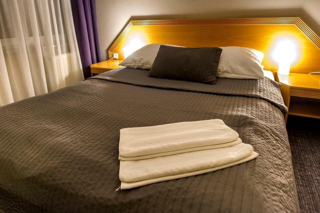 Wawrzkowizna Hotel Rząsawa Buitenkant foto