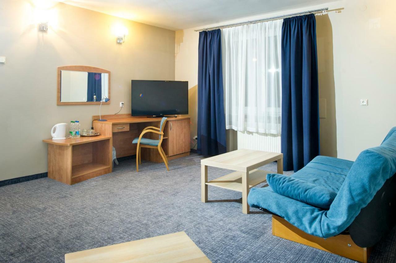 Wawrzkowizna Hotel Rząsawa Buitenkant foto